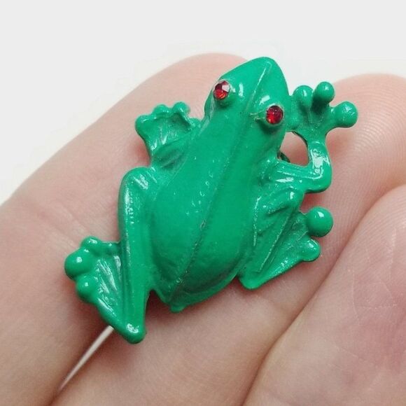 Vintage Bright Green Frog Brooch with Red Rhinestone Eyes, Amphibian Lapel Pin - Picture 1 of 6